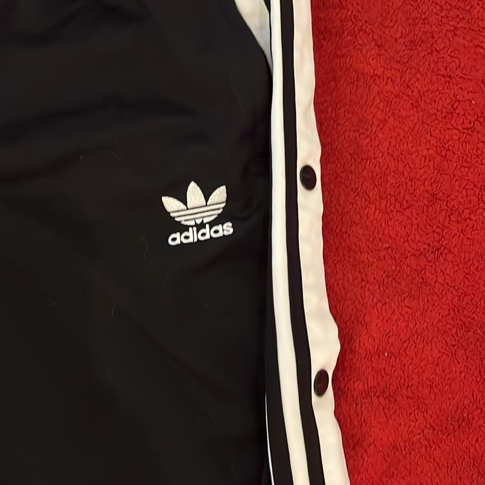 Men’s large original Adidas trefoil. Black with white and black stripes